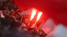 Fotbalový výtržník hodil světlici mezi fanoušky. Zadržela ho policie
