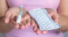 Místo vložky kus hadru. Stovky tisíc žen v Česku trpí menstruační chudobou