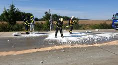 Nebezpečná látka zastavila dálnici D1. Kyselina poleptala řidiče