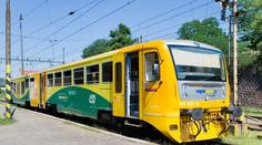 Dvouleté dítě vběhlo na přejezdu pod vlak! Zraněním podlehlo