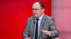 Výborný: Plakát "chirurga" z Afriky je xenofobie, fotka Roma na dávkách ale ne