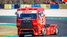 Kiss slaví čtvrtý titul pro mistra Evropy. Lacko v Le Mans na stupně vítězů nedosáhl