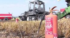 Požár zničil 60 hektarů pole i nový traktor