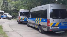Policisté našli v lesoparku v Praze kostru. Souvisí s násilným trestným činem