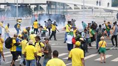 Demonstranti v Brazílii vtrhli do parlamentu. Chtěli převrat