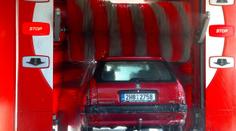 Hlavně žádné kartáče! Víte, jak si správně umýt auto?