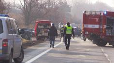Hromadná nehoda náklaďáku a 3 aut na Benešovsku. Jeden mrtvý