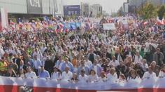 Varšava má za sebou největší protest v její historii. Svolala jej opozice