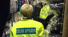 Tržnice přetékají padělky hraček. Mohou ohrozit zdraví dětí, varuje ČOI