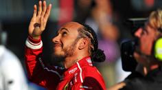 První pole position v éře u Ferrari přišlo brzy. Hamilton byl v šoku