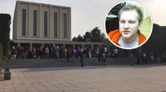 Lidé se přišli rozloučit s DJ Loutkou, místo slz burácel potlesk