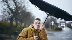Důrazné varování ČHMÚ: Na Česko udeří silný vítr! Dobře se připravte