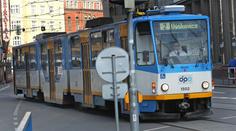 Brutální napadení: Agresoři drsně útočili na lidi v tramvaji