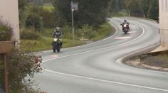Nebezpečná dráha: V jedné zatáčce vyletěli naráz tři motorkáři