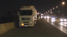 Kamiony v okolí D1 parkují, kde se dá. Policisté rozdali desítky pokut