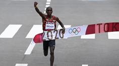 Fenomén Kipchoge stále vládne! Legendární vytrvalec vyhrál maraton