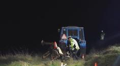 Cyklistka se srazila s traktorem! Zemřela, stroj se převrátil v poli