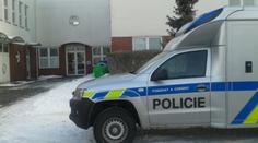 Tragédie: Ze střechy gymnázia skočil student. Kvůli známkám