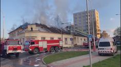 Před požárem ubytovny utíkalo přes 20 lidí. Nikomu se nakonec nic nestalo