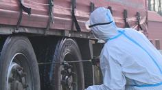 Kontrolami na hranicích kvůli slintavce prošly už tisíce aut. Opatření pokračují