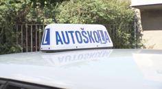 Autoškolám chybí žáci, ceny se ženou ke 20 tisícům za kurz