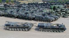 Kousek od českých hranic je obří pohřebiště tanků! GALERIE UVNITŘ