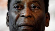 Pelé musel v Paříži do nemocnice! Jeho doprovod vysvětlil proč