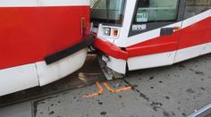 V Praze se srazily tramvaje, velké sídliště obsluhovaly autobusy!