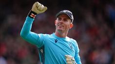 Výsměch fanouškům Reds. Brankář Nottinghamu jim ukázal sprosté gesto