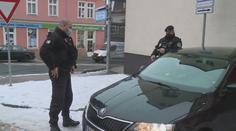 Na řidičák může zapomenout. Žákyně autoškoly řídila zdrogovaná