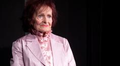 Zemřela Jiřina Fikejzová. Dvorní textařka Marie Rottrové i Karla Gotta