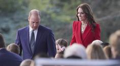 Pobavil tím celý svět. Muž prošel nevědomky kolem prince Williama a Kate