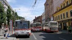 Trolejbus v Ostravě srazil chlapce, při nehodě se těžce zranila i cestující