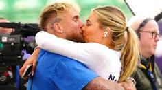 Jake Paul a Jutta Leerdamová jsou zasnoubení. Prsten s obřím diamantem