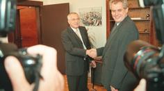 České vlády neumí dokončit celé období! Zatím to zvládly jen dvě