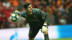 Courtois ohromil svou technikou. Nohama ovládá míč dokonale