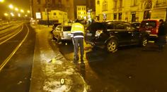 Auto ve smyku smetlo tři sestry, jsou těžce zraněné