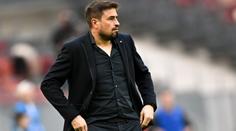 Po červené výbuch emocí. Trenér agresivně lomcoval se svěřencem
