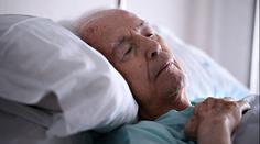 Průlom v odhalování Alzheimerovy choroby. Vědci vyvinuli nový krevní test