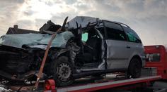 Auto se po nárazu vymrštilo na sloup, řidič (22) neměl šanci přežít