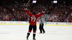 Oshie nastřílel Tučňákům hattrick, o vítězi rozhodovalo video