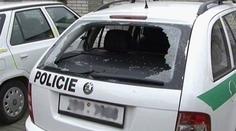 Opilý řidič najížděl s náklaďákem na policisty