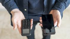 Varování pro lidi, kteří si nechávají v šuplíku starý telefon: Hrozí velké nebezpečí