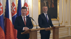 Okamura vyrazil pracovně na Slovensko. Nevzal nikoho ze sněmovní opozice
