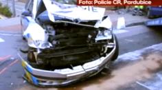Policisté se při pronásledování zloděje srazili s felicií