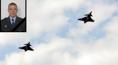 Kamarádi vzdali hold pilotovi Ondřejovi: Při pohřbu s gripeny přeletěli nízko nad Prahou