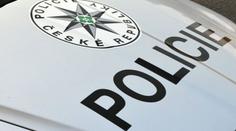 Agresor údajně zaútočil na řidiče v autě. Ten ho poté dvakrát přejel