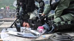 Krvavé protesty v Hongkongu! Policisté měli postřelit dva studenty