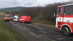 Při prořezávání stromů srazilo dělníka auto, strašlivou nehodu nepřežil!