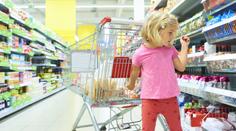 Supermarket stahuje z regálů oblíbený pamlsek. Nejezte ho, varuje řetězec